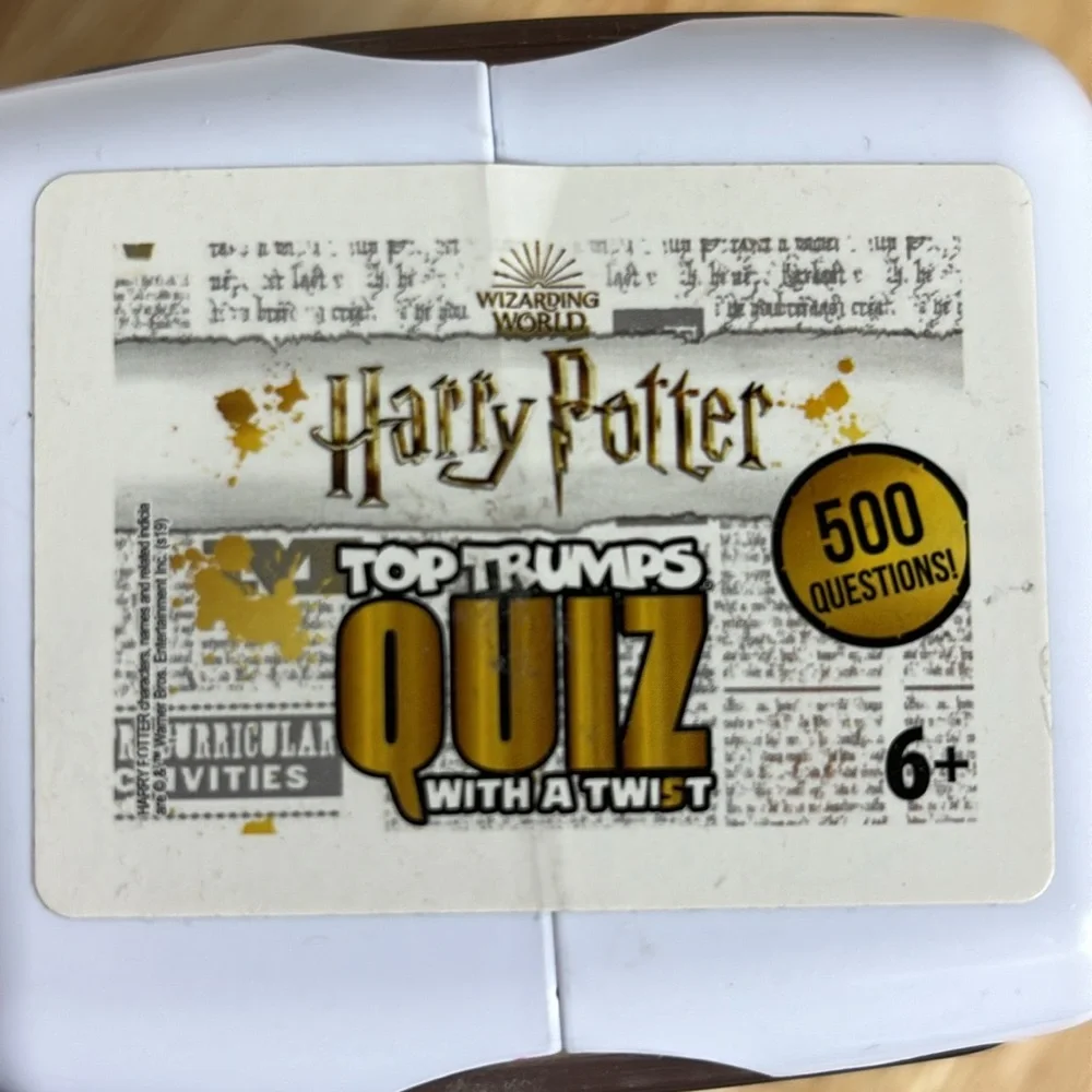 HARRY POTTER Top Trumps Quiz with a Twist  500 Questions Quiz Game